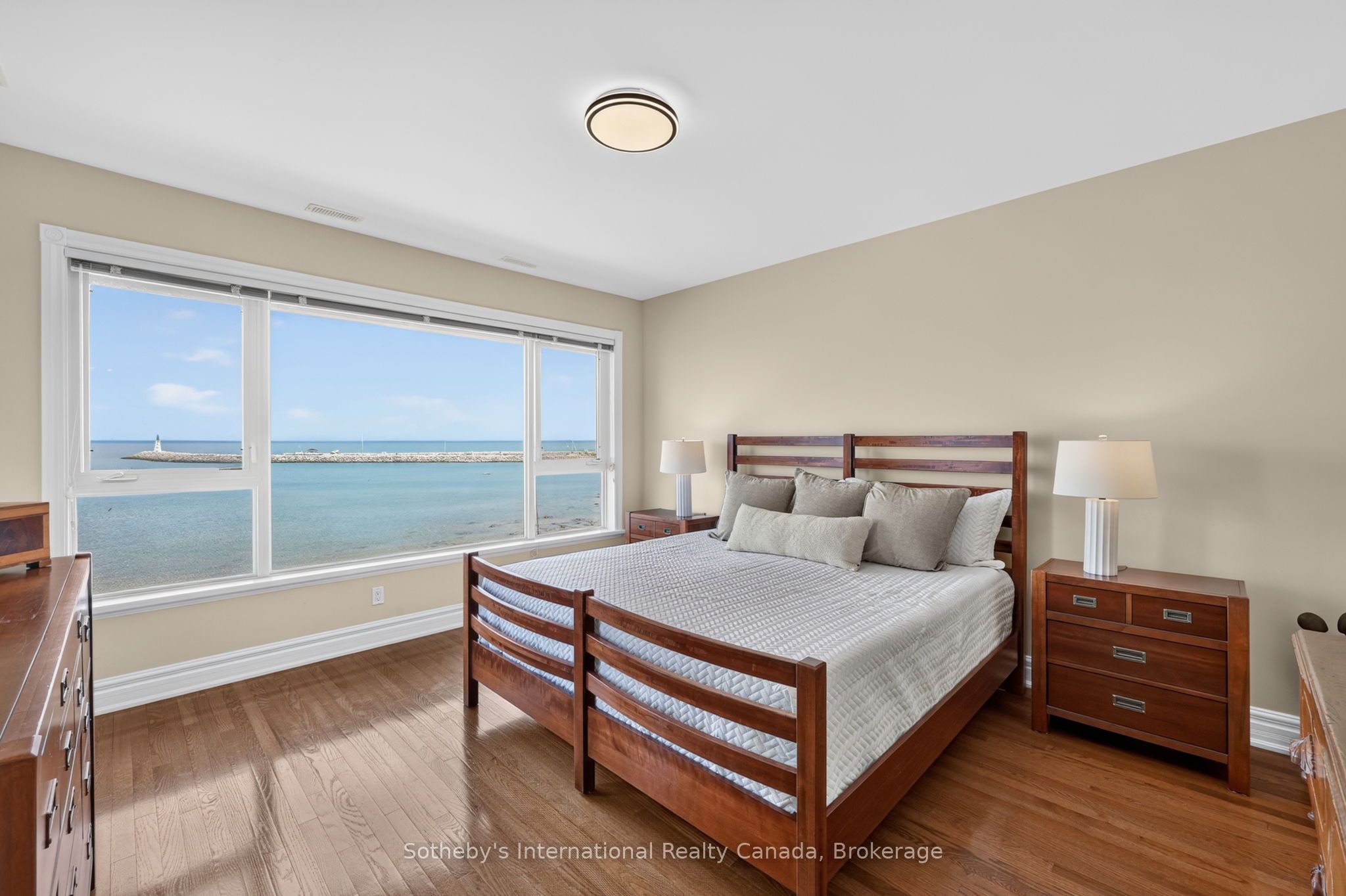 541 Mariners Way Property Photo 16