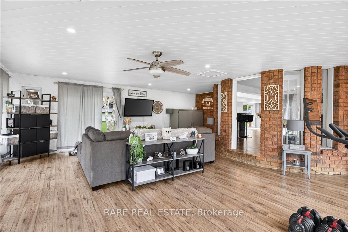 2570 Creemore Avenue Property Photo 16