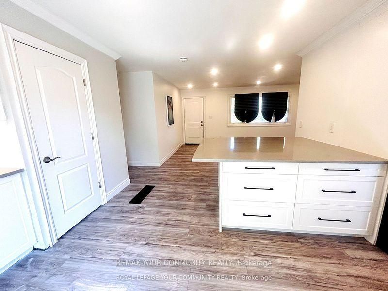 93 Westmount Drive S Property Photo 6