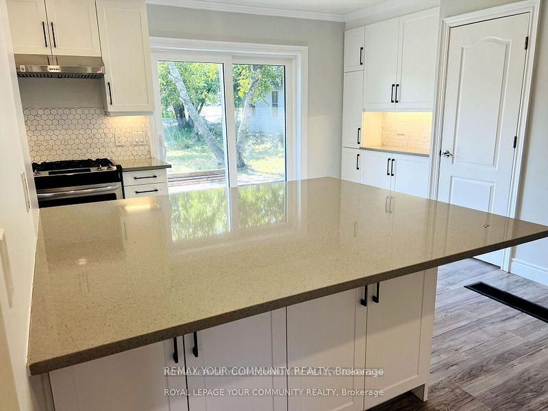 93 Westmount Drive S Property Photo 7