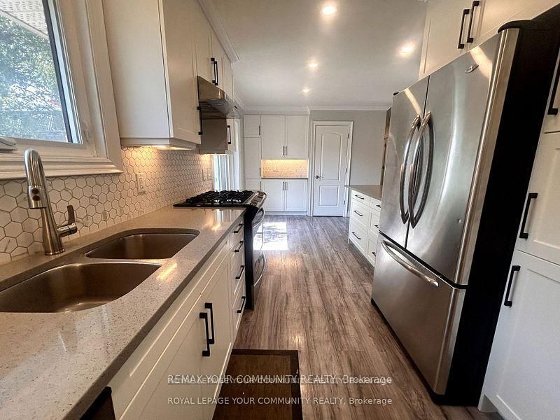 93 Westmount Drive S Property Photo 8
