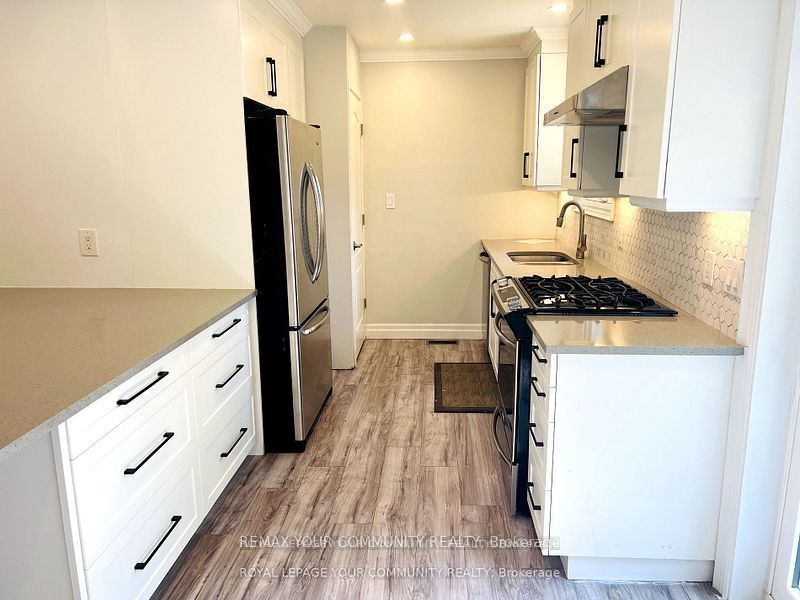 93 Westmount Drive S Property Photo 9