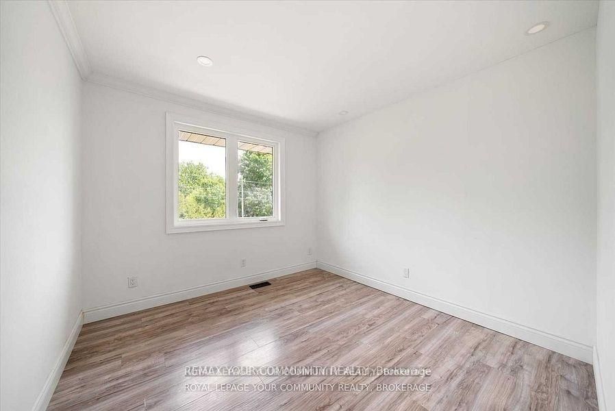 93 Westmount Drive S Property Photo 12