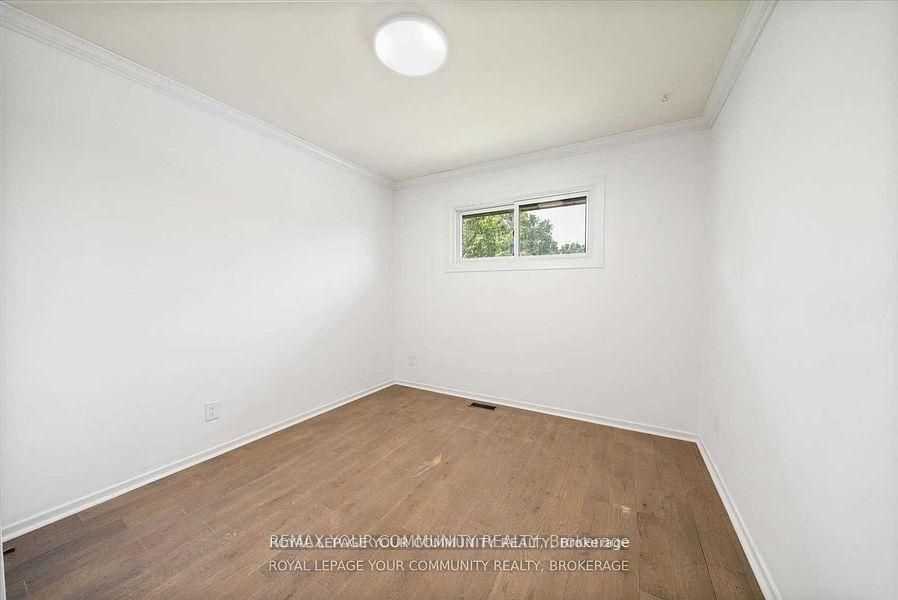 93 Westmount Drive S Property Photo 14