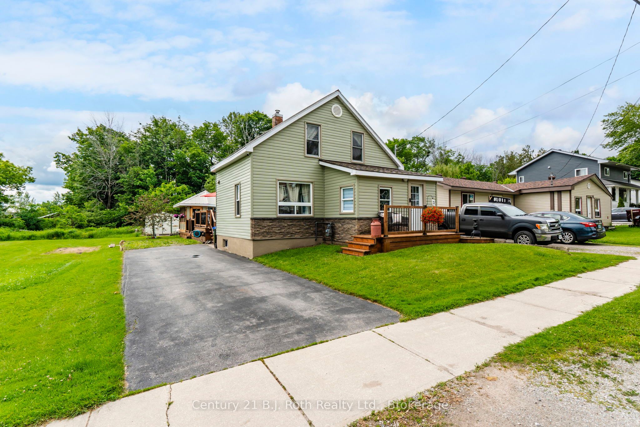 21 Maple Street Property Photo 1