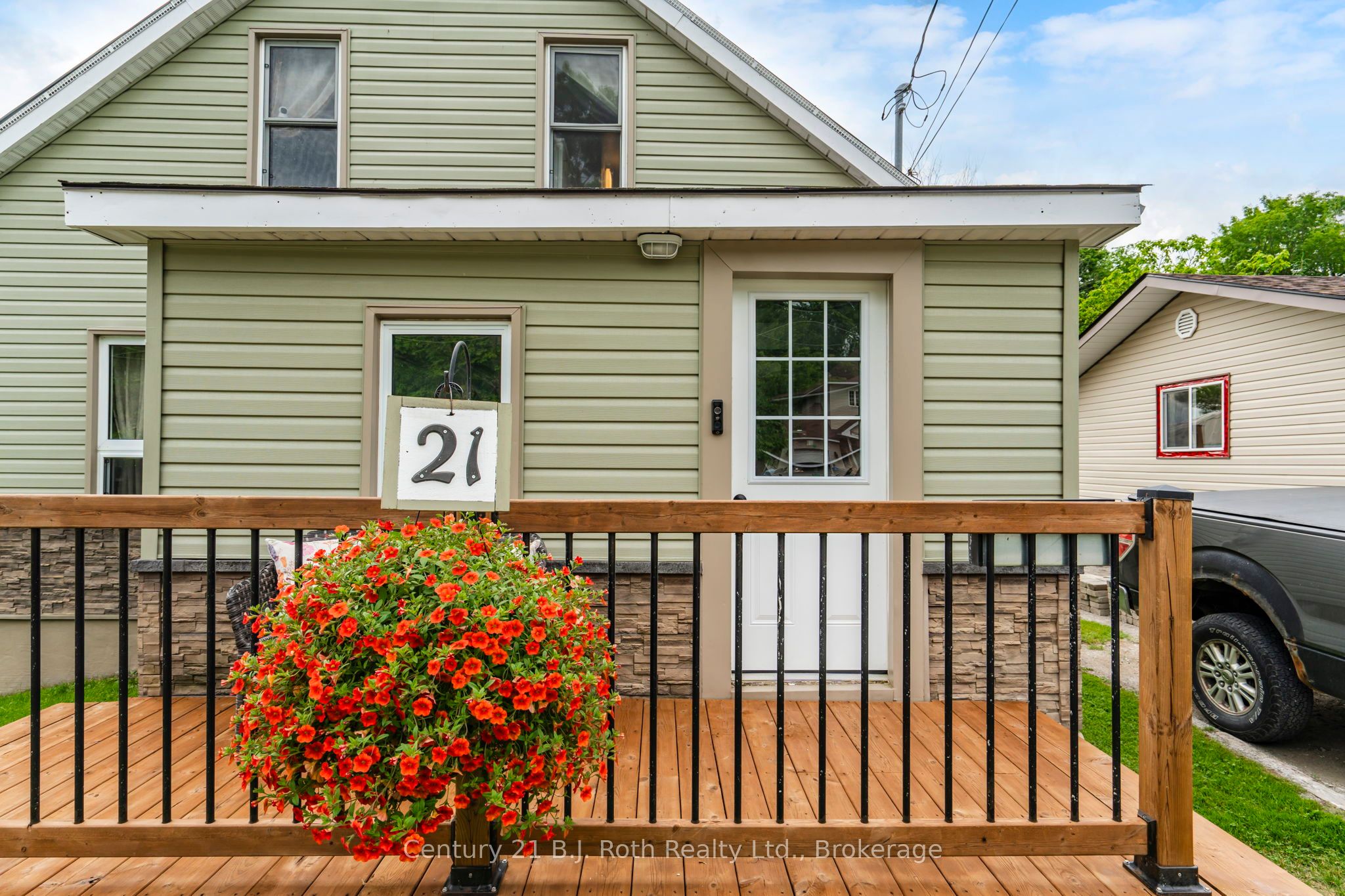 21 Maple Street Property Photo 4