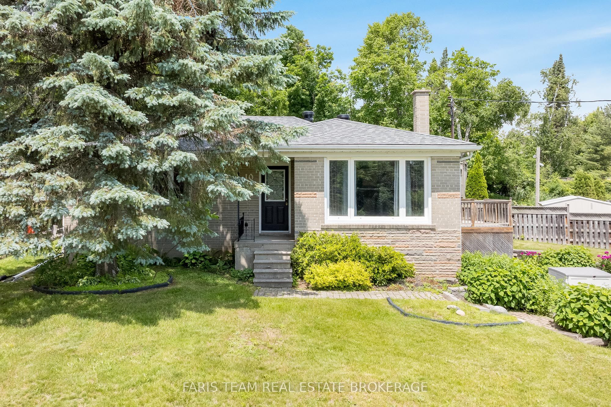 10 Karen Crescent Property Photo 2