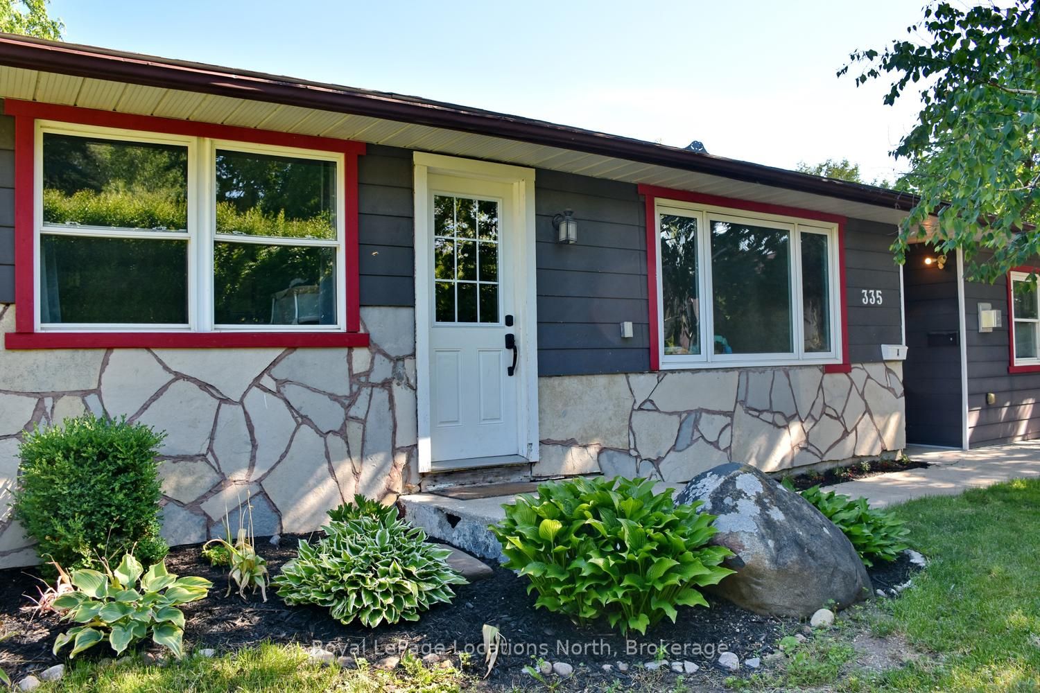 335 Fourth Street W Property Photo 4