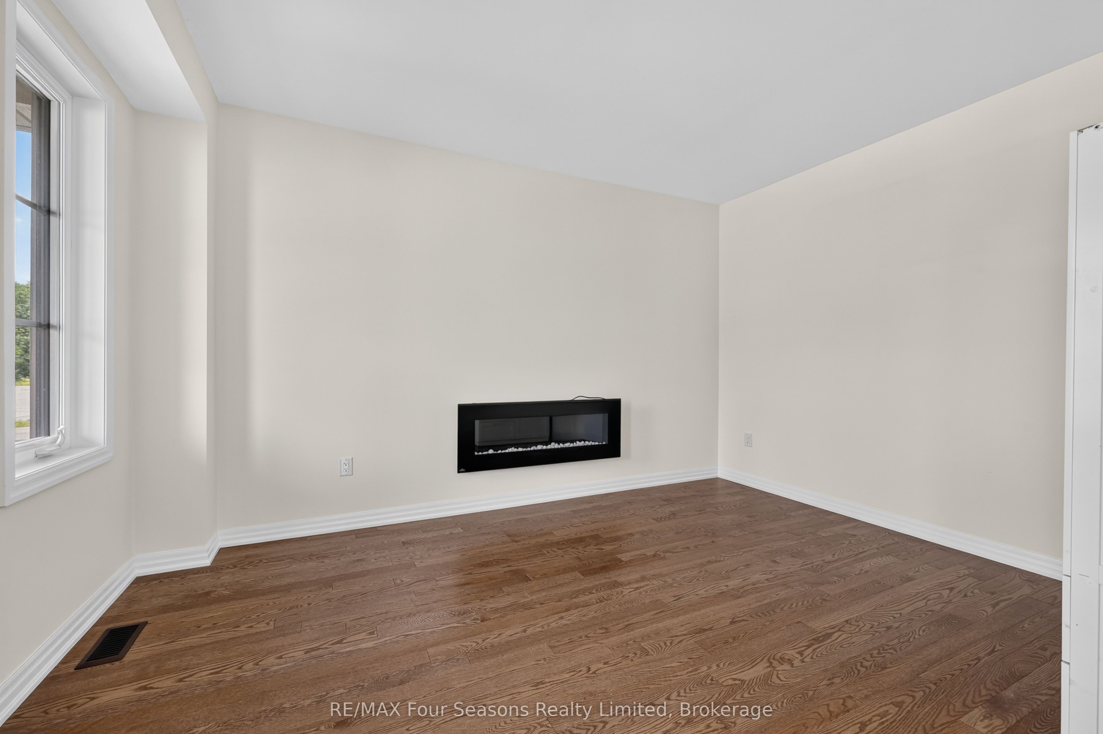 203 Coates Drive Property Photo 5