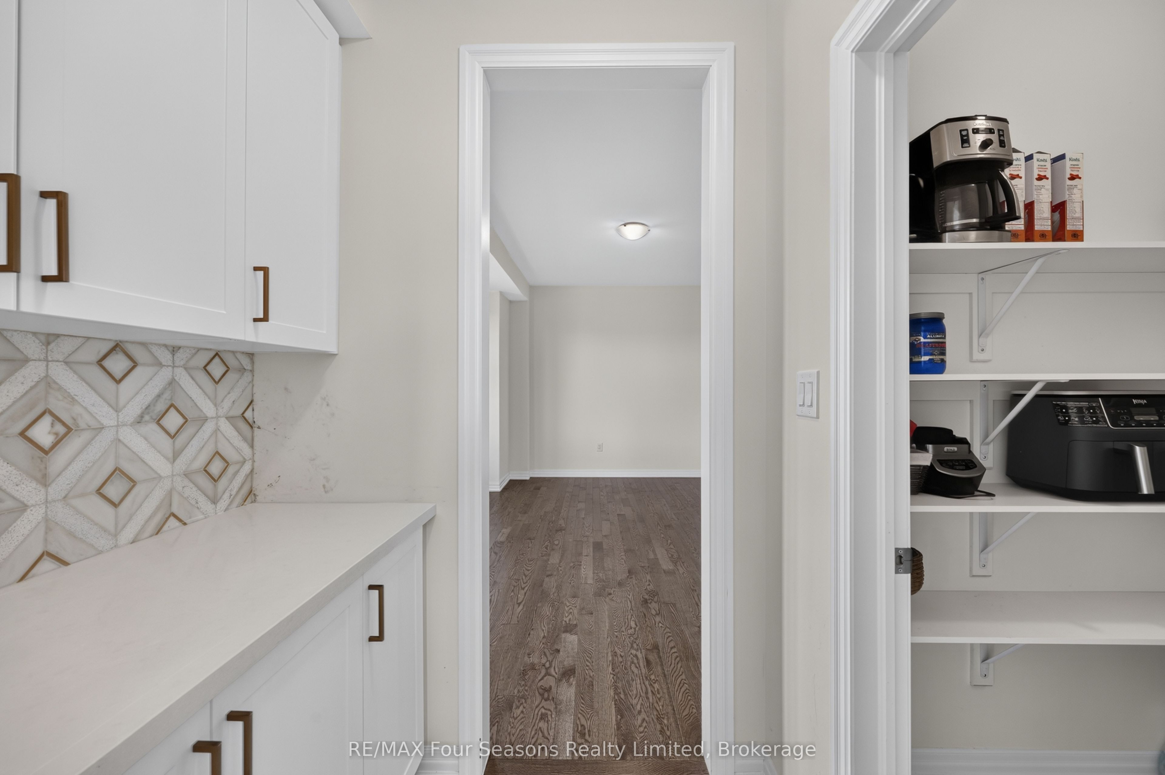 203 Coates Drive Property Photo 13