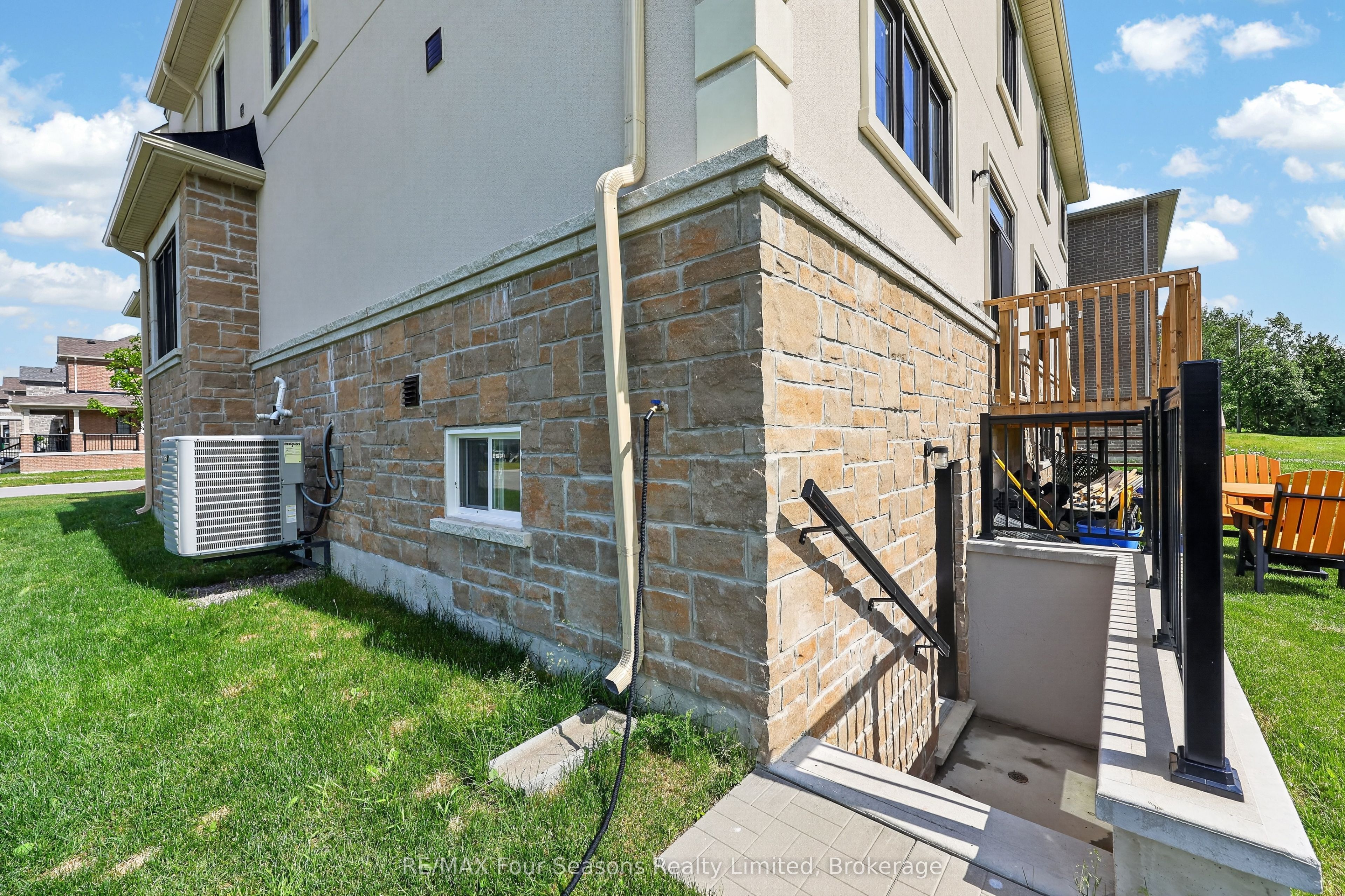 203 Coates Drive Property Photo 38