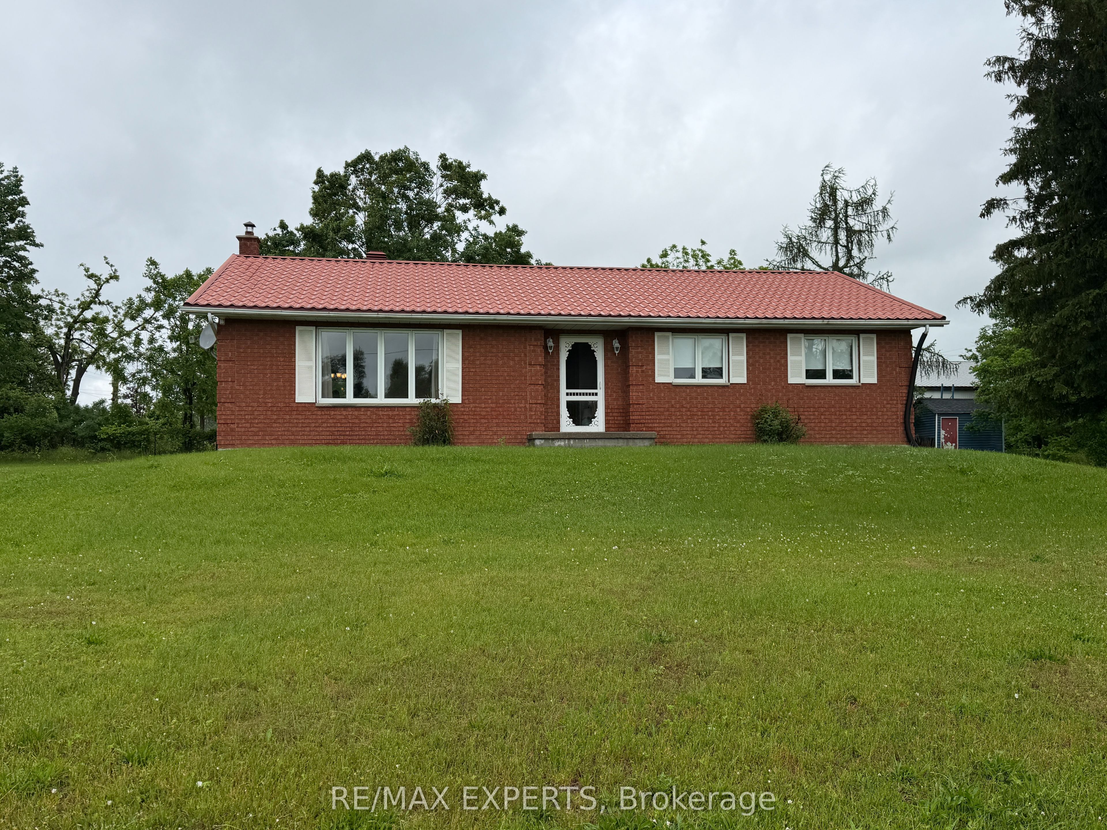 33 Fifth Line S Property Photo 1