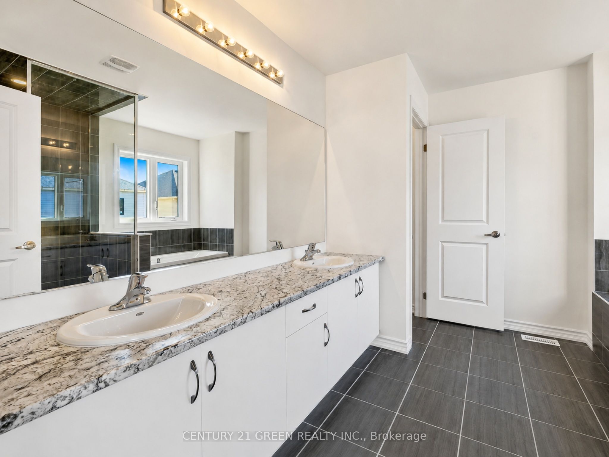41 Durham Avenue Property Photo 32