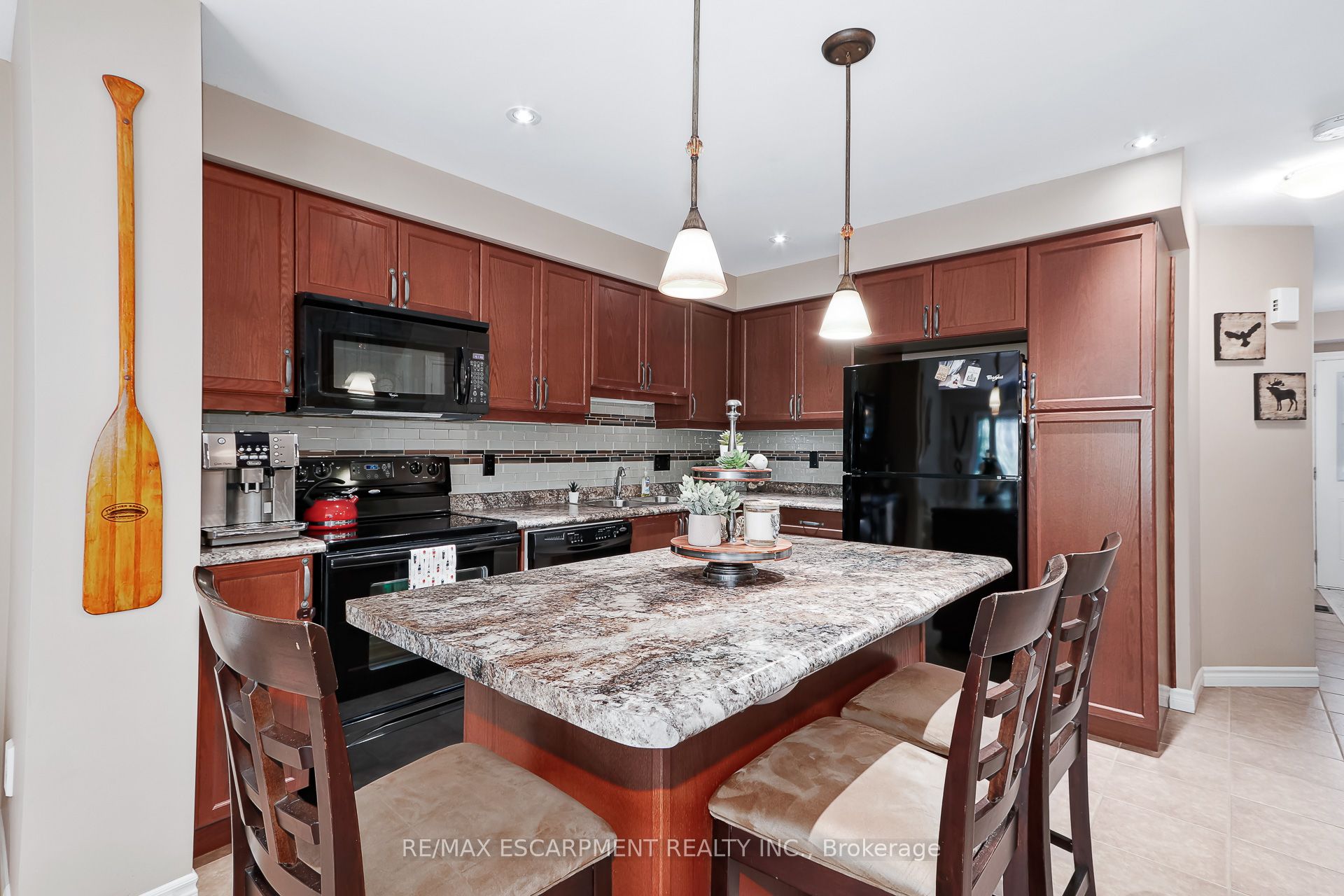 72 Silver Glen Boulevard Property Photo 6