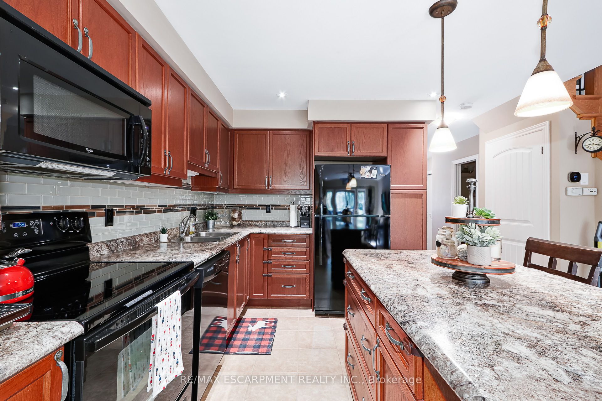 72 Silver Glen Boulevard Property Photo 8