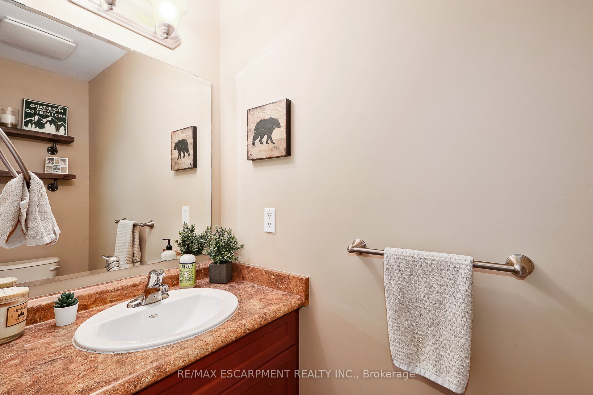 72 Silver Glen Boulevard Property Photo 12