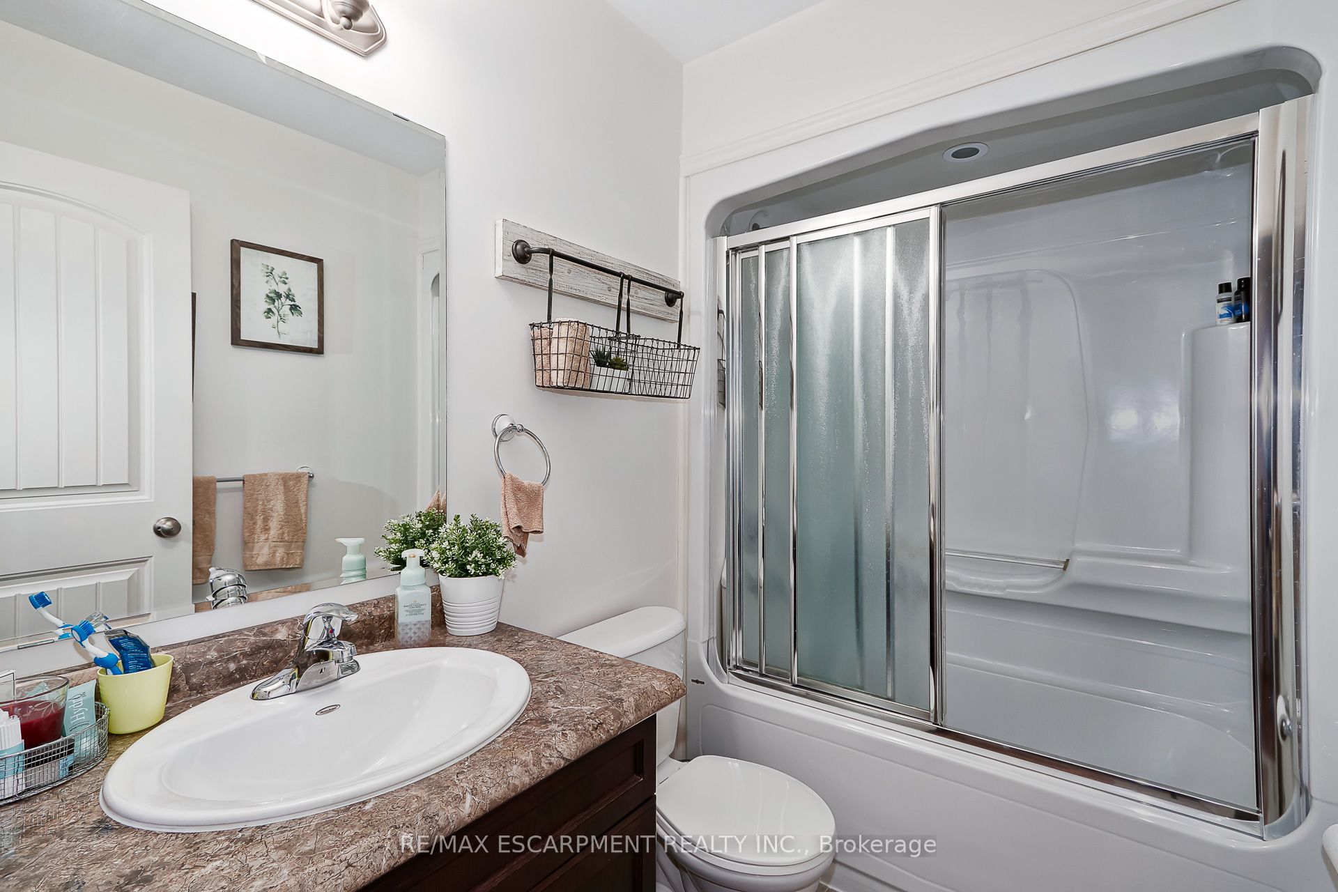 72 Silver Glen Boulevard Property Photo 16