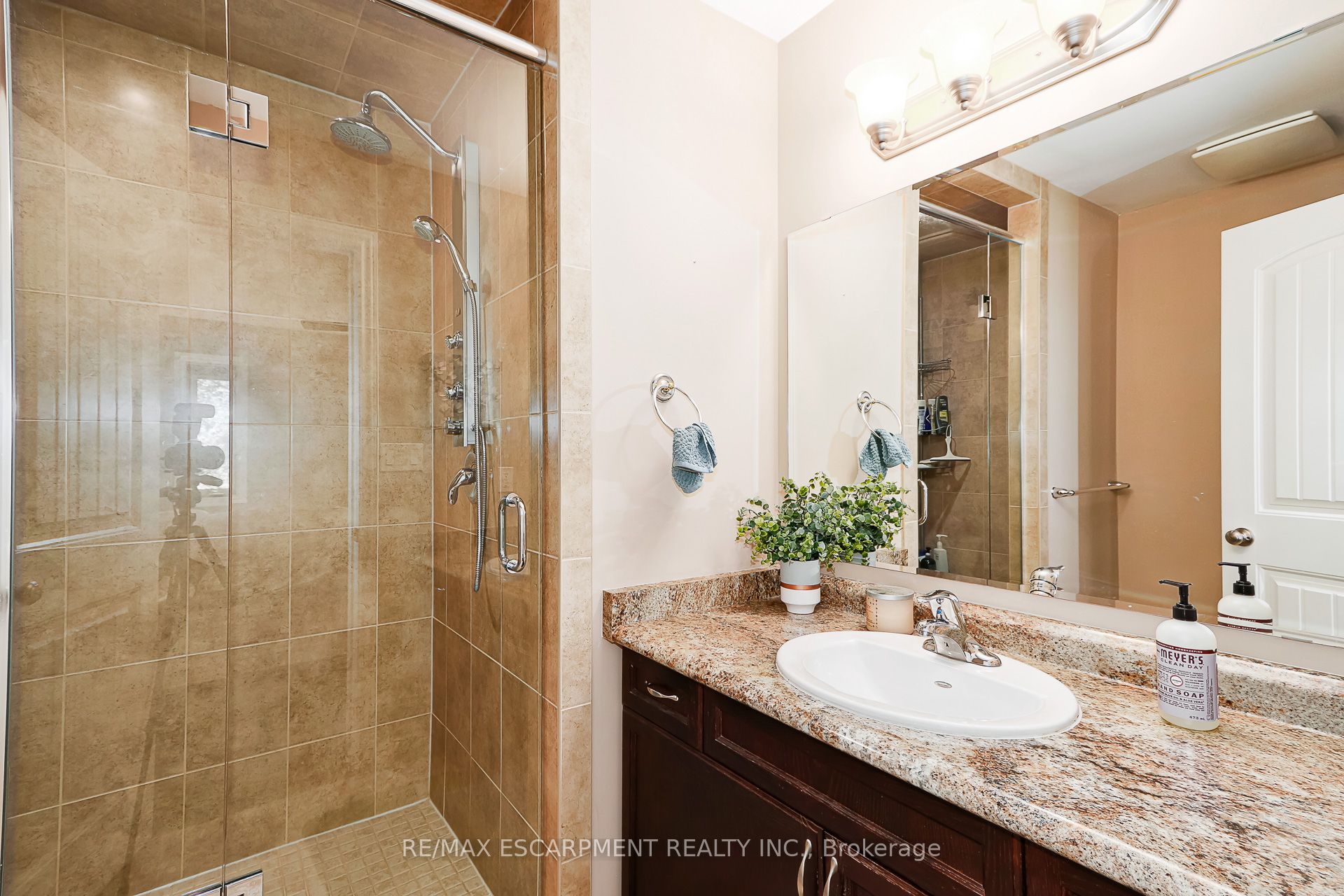 72 Silver Glen Boulevard Property Photo 21