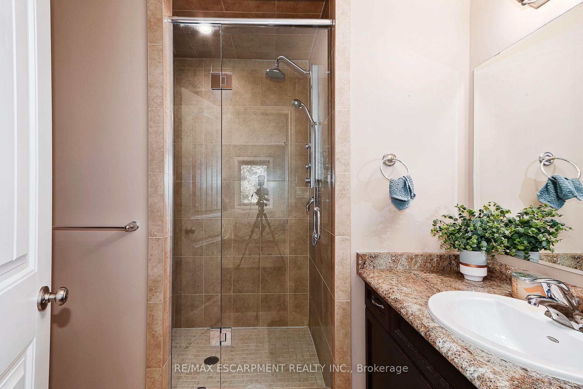 72 Silver Glen Boulevard Property Photo 22