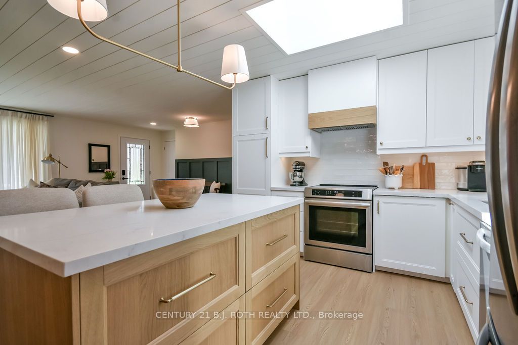 1078 Sunnidale Road Property Photo 9