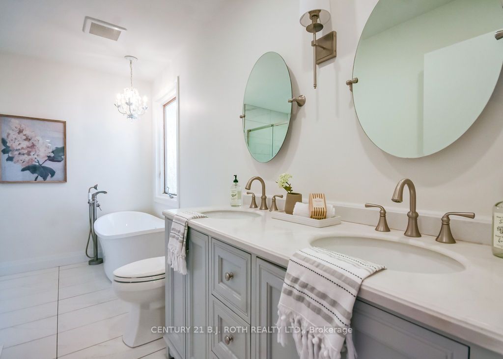 1078 Sunnidale Road Property Photo 18