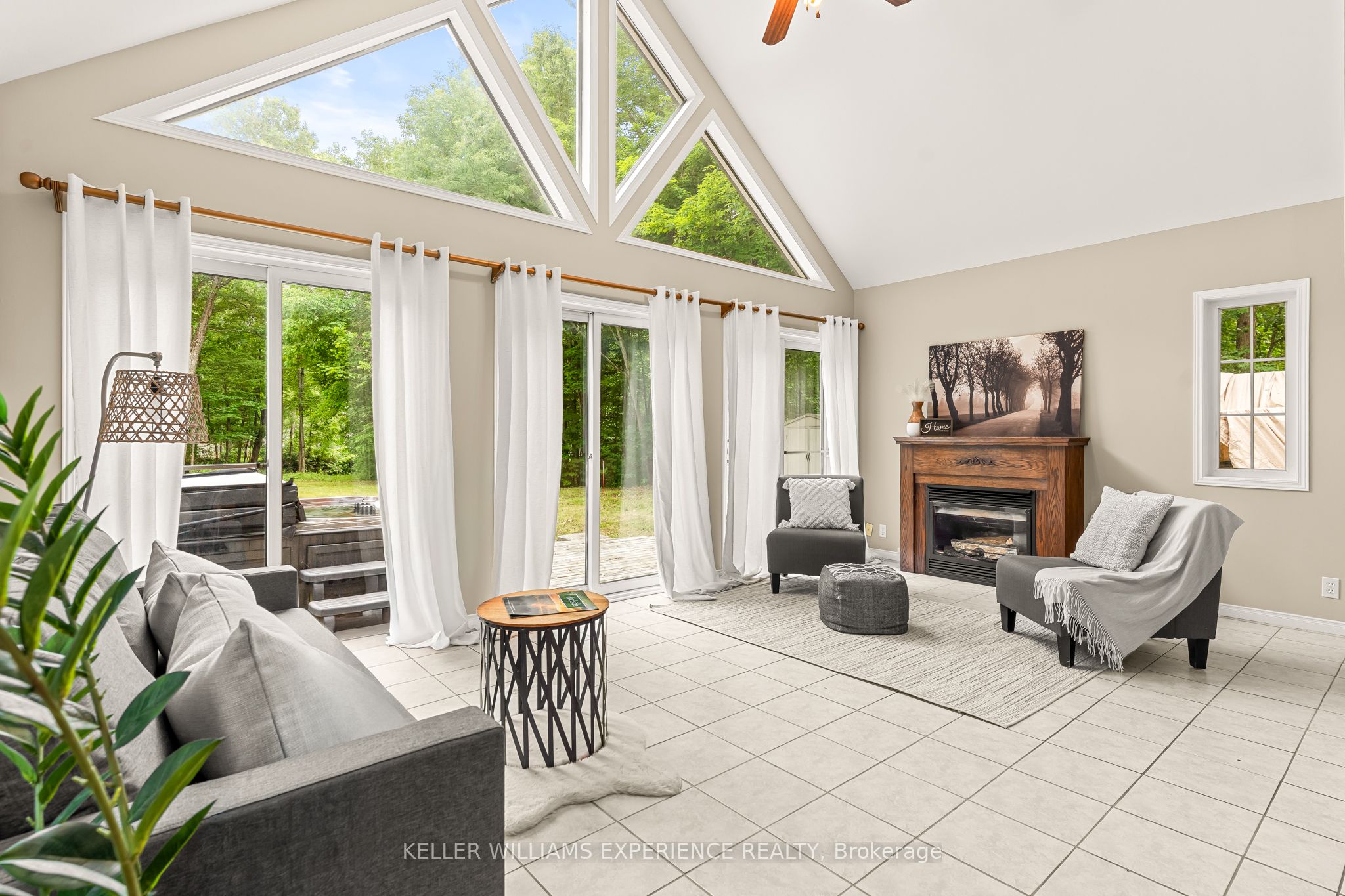 7516 Island Crescent W Property Photo 1