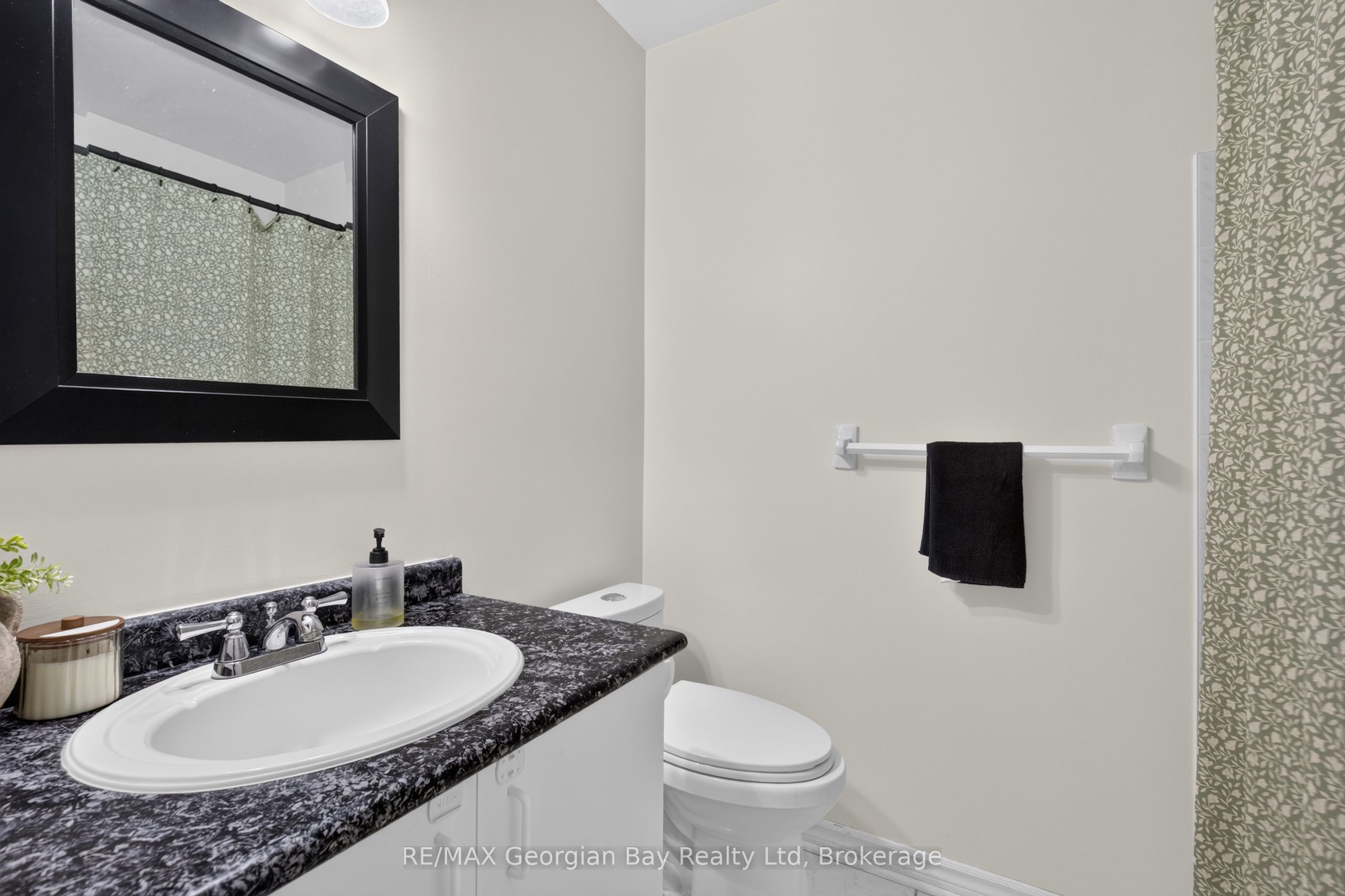 1005 Dina Crescent Property Photo 20