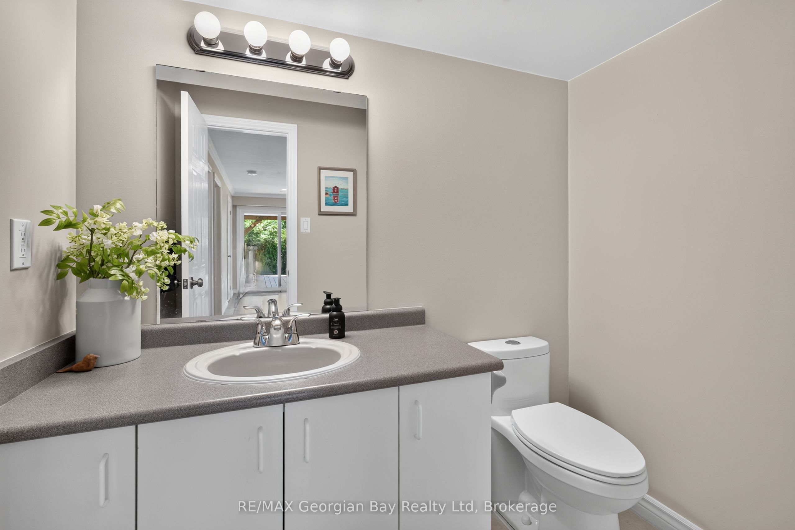 1005 Dina Crescent Property Photo 26