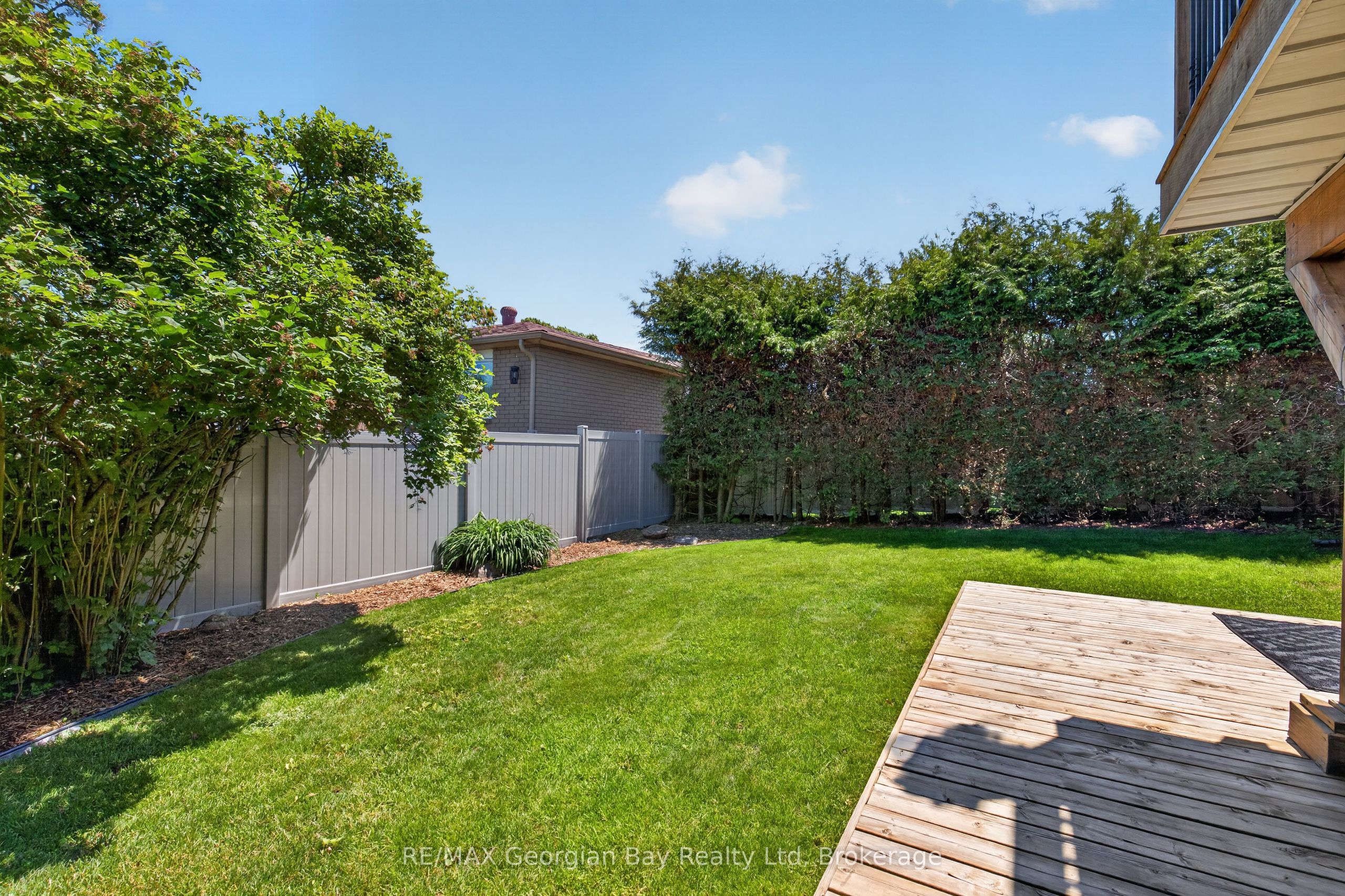 1005 Dina Crescent Property Photo 28