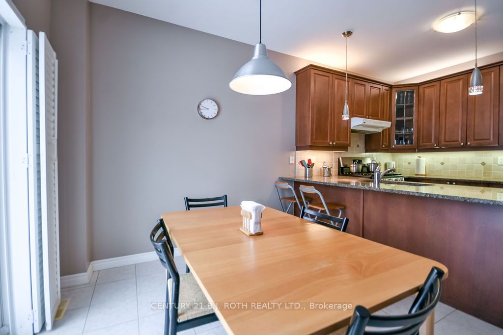 24 Connaught Lane Property Photo 13