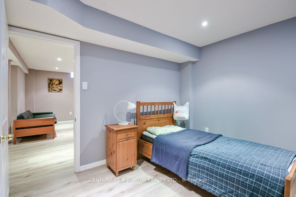 24 Connaught Lane Property Photo 31