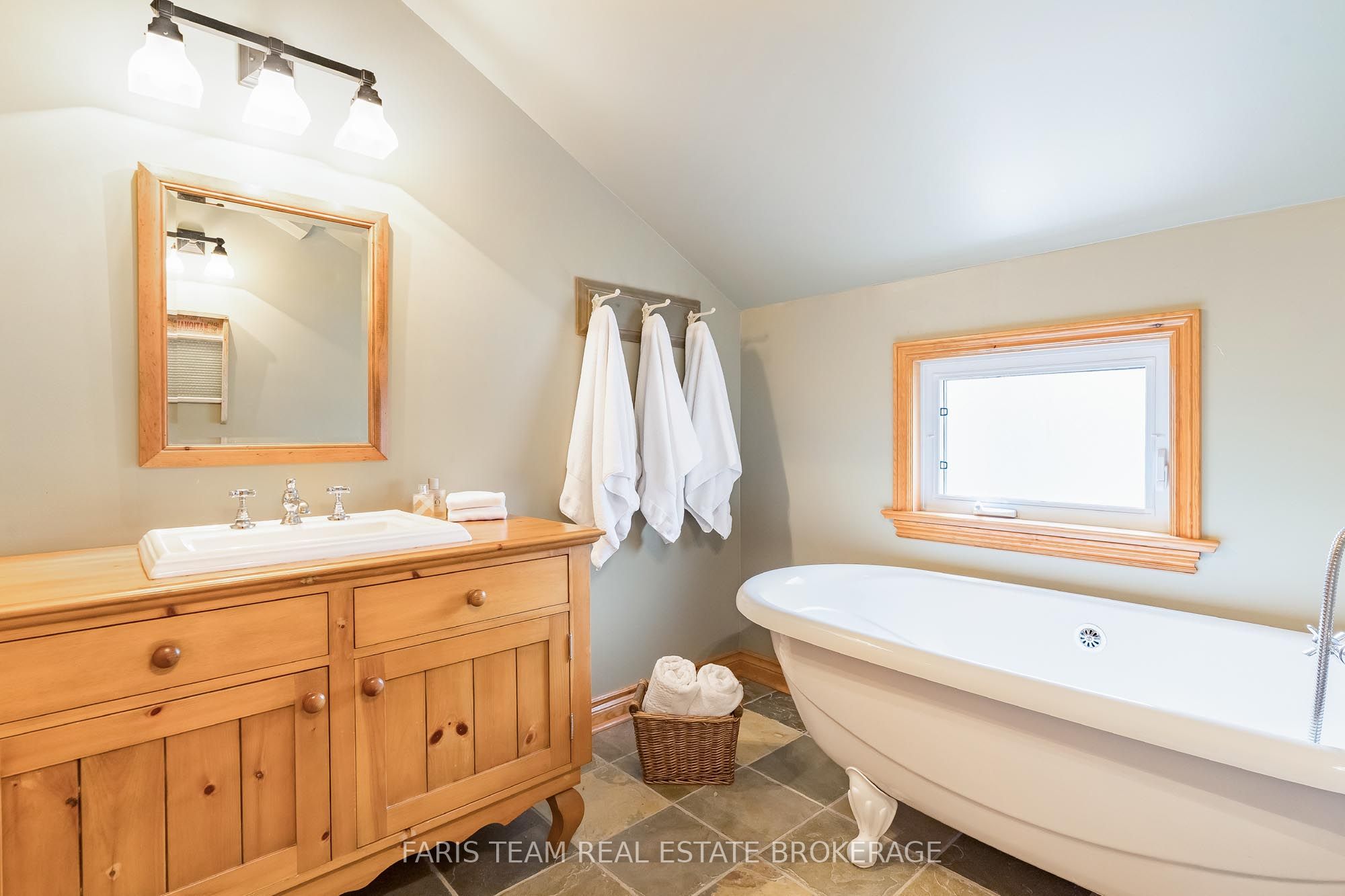 46 Huronwoods Drive Property Photo 27