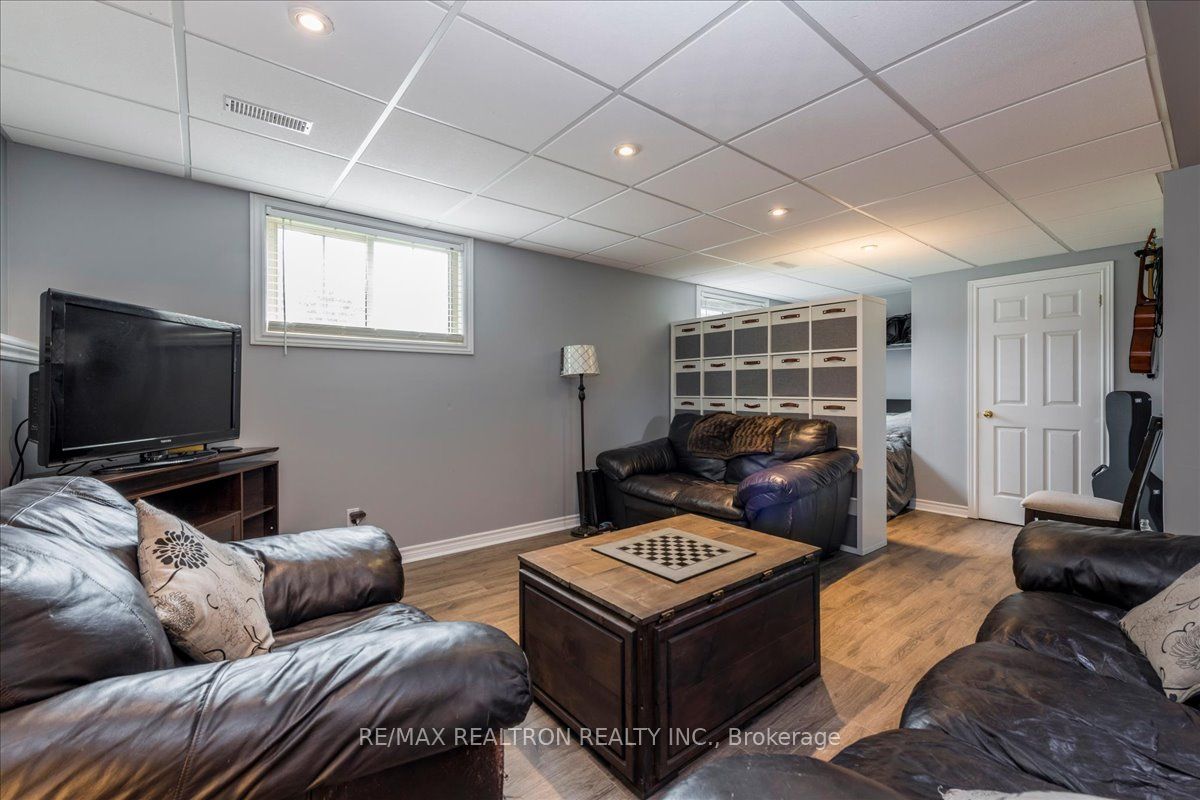 4 Templeton Drive Property Photo 22