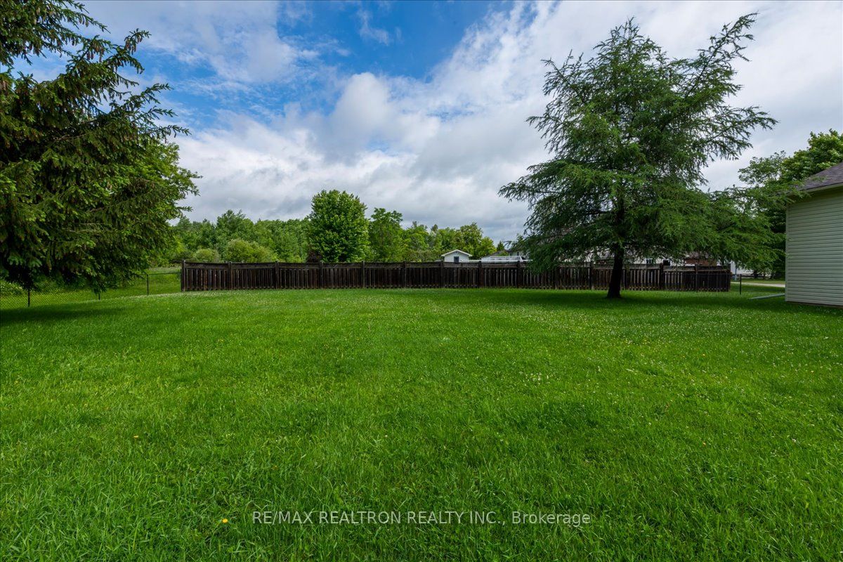 4 Templeton Drive Property Photo 32
