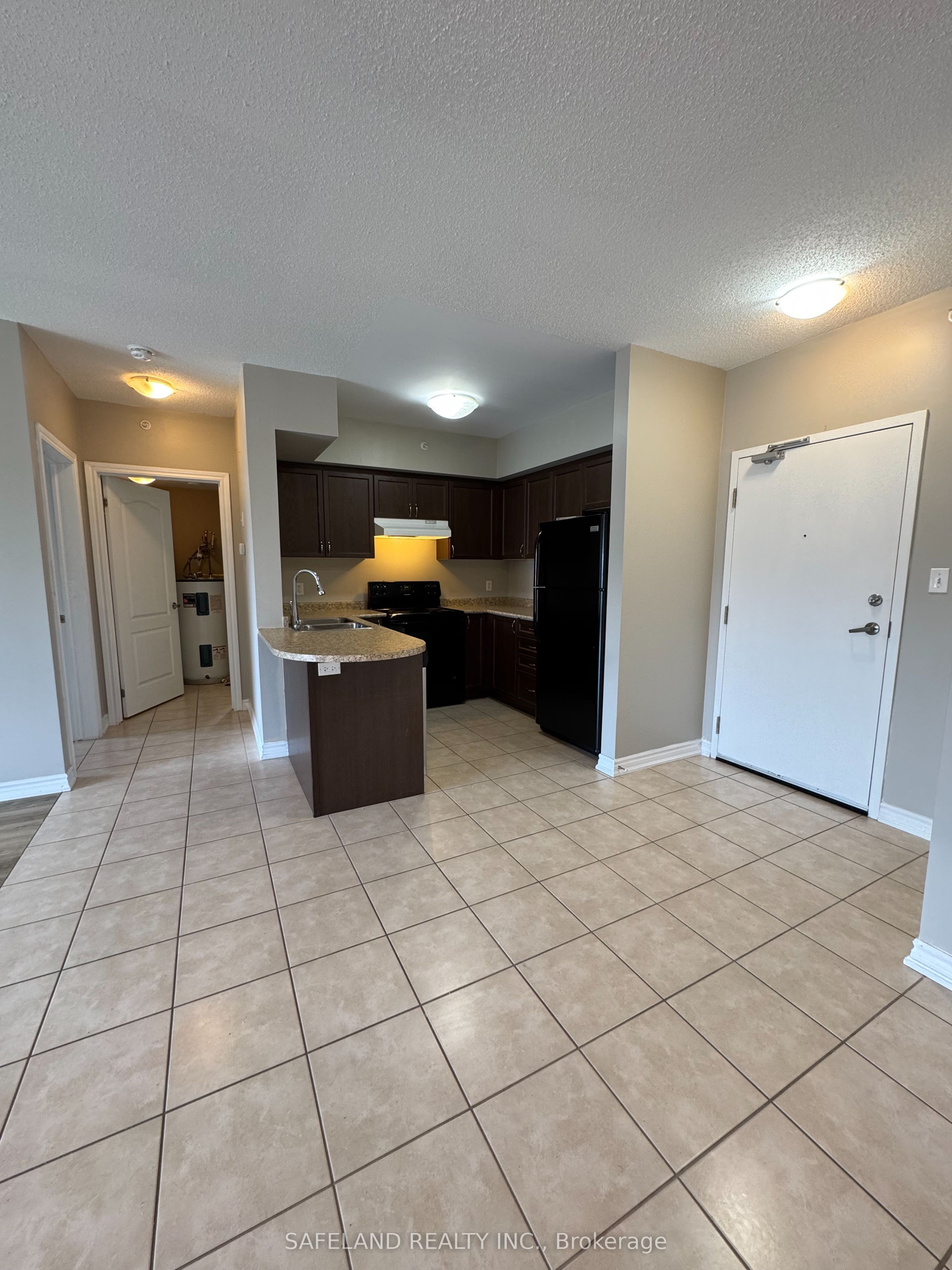39 Ferndale Drive S 404 Property Photo 4