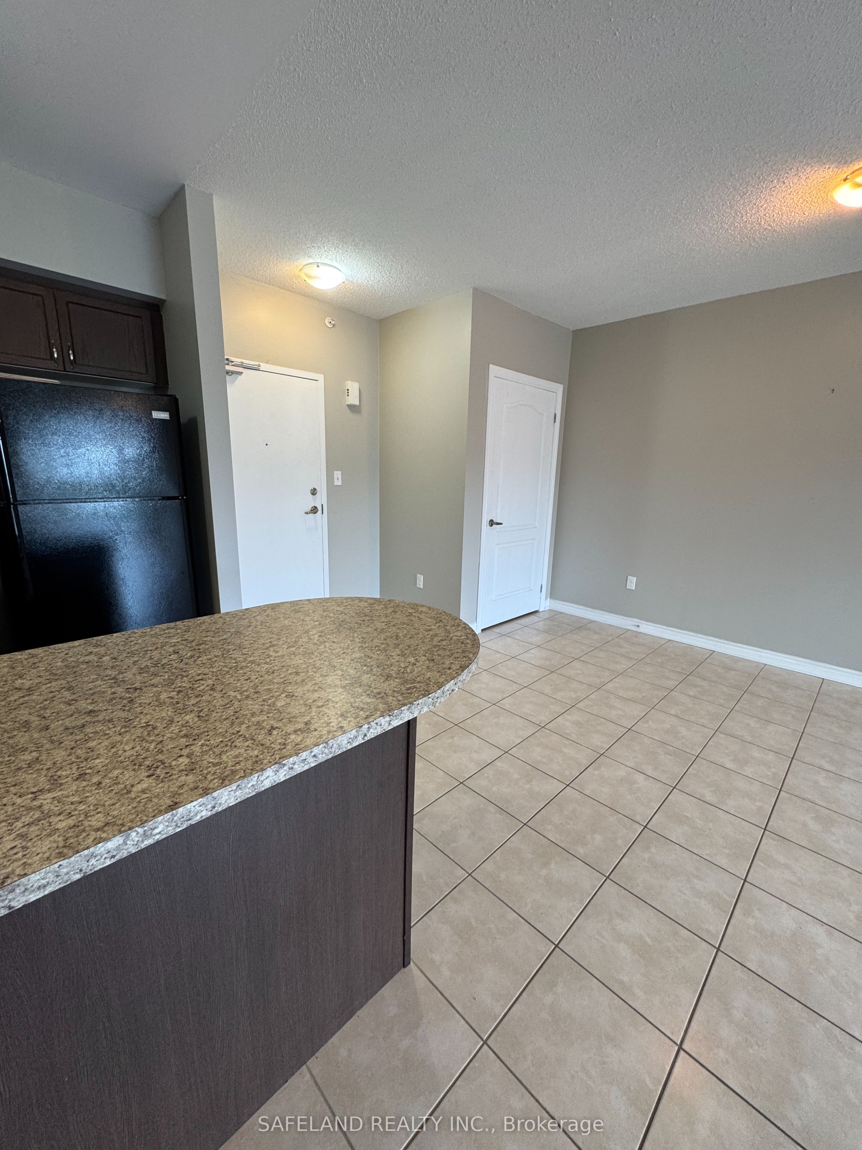 39 Ferndale Drive S 404 Property Photo 5