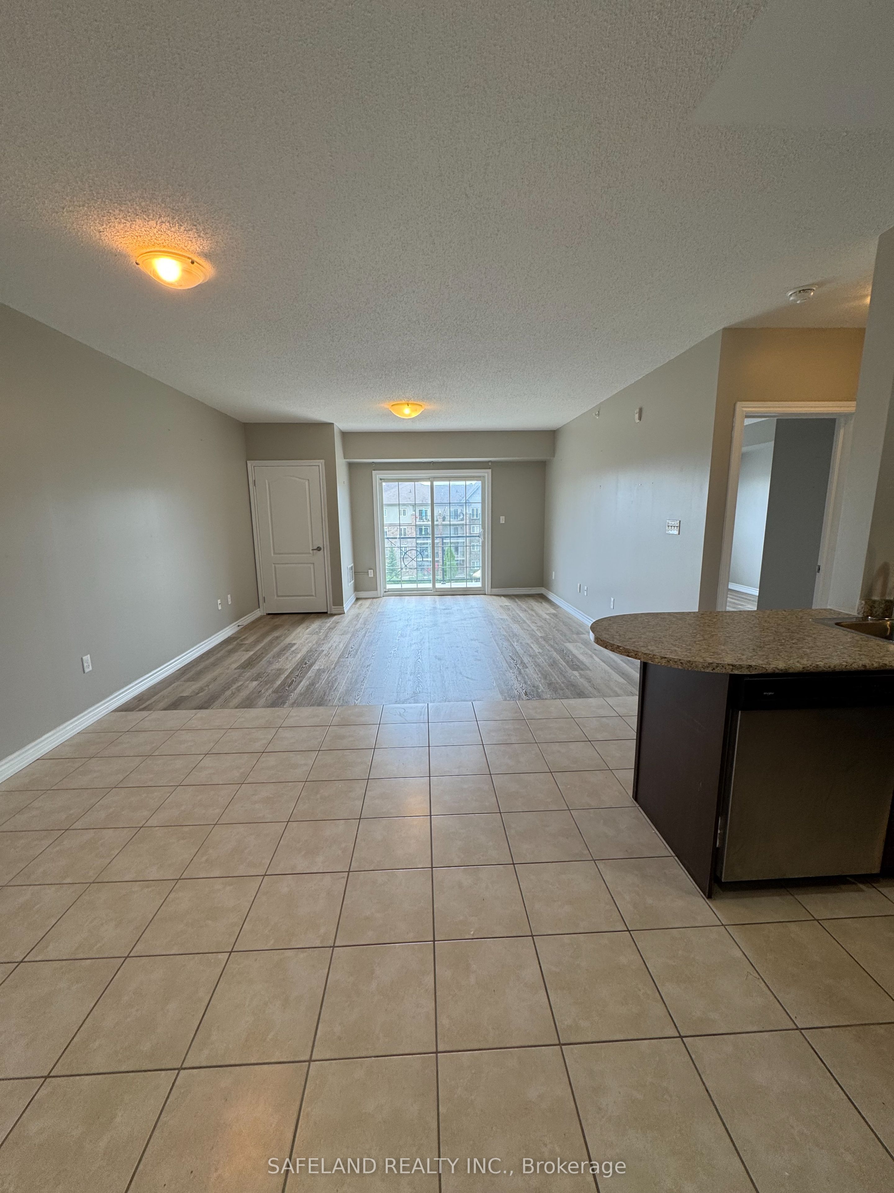 39 Ferndale Drive S 404 Property Photo 6