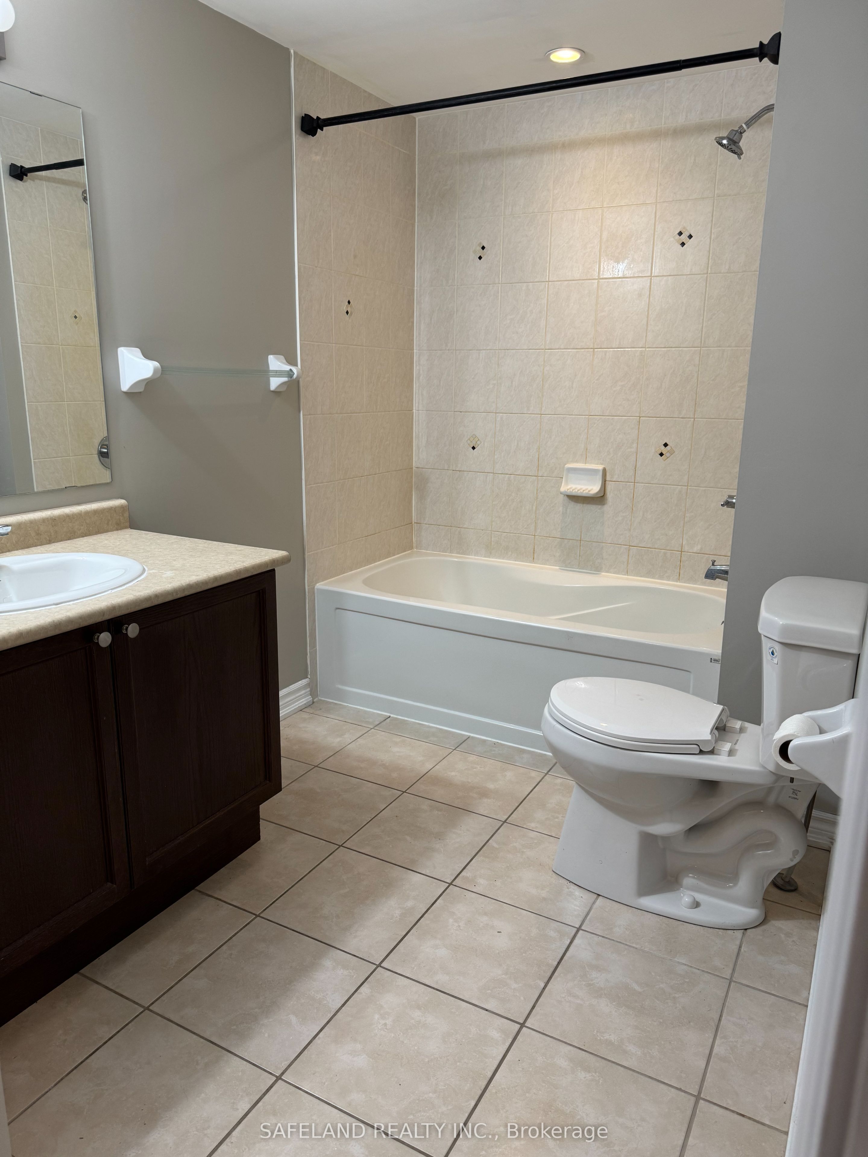 39 Ferndale Drive S 404 Property Photo 10