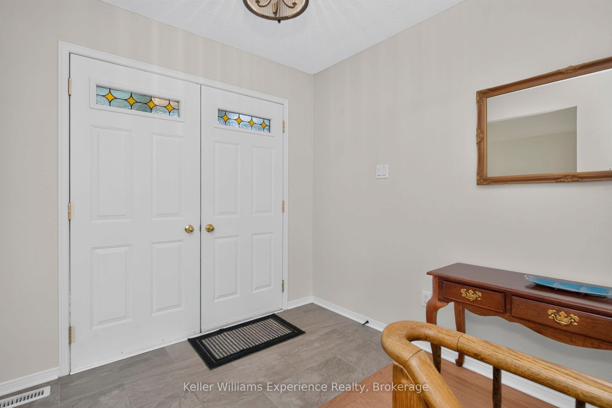 922 Playfair Road Property Photo 6