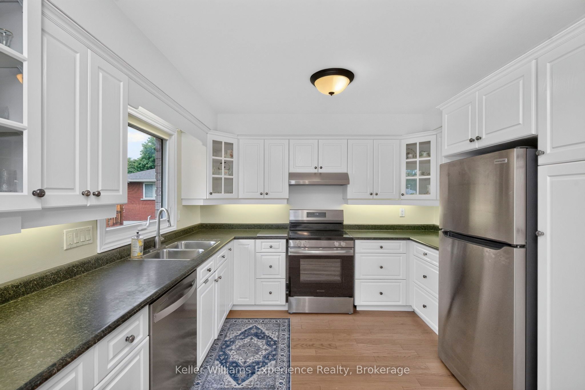 922 Playfair Road Property Photo 8