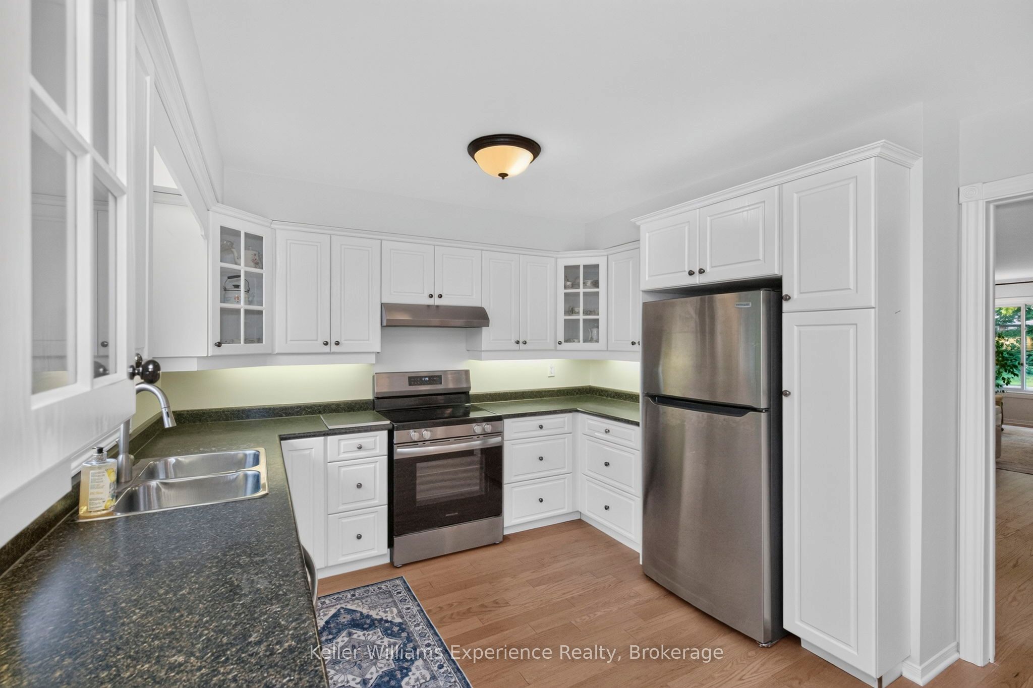 922 Playfair Road Property Photo 9