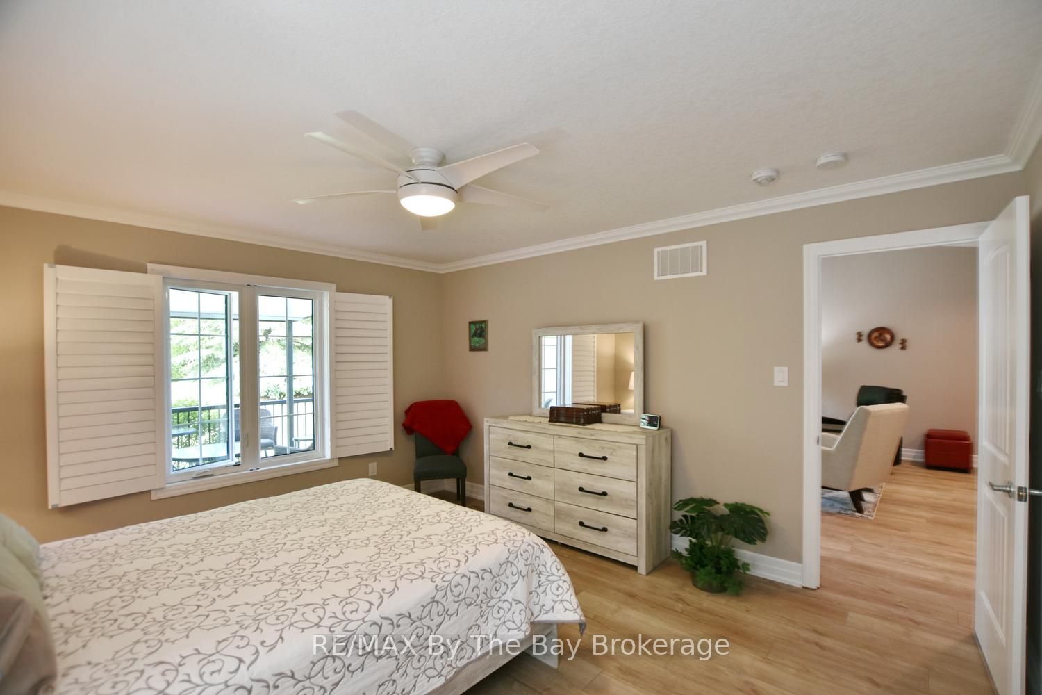 12 New York Avenue Property Photo 25