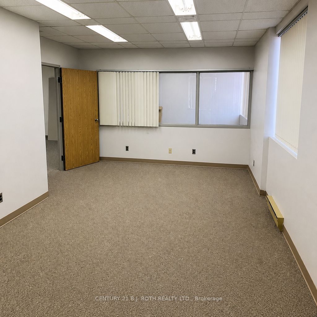 34 Simcoe Street 101 Property Photo 4