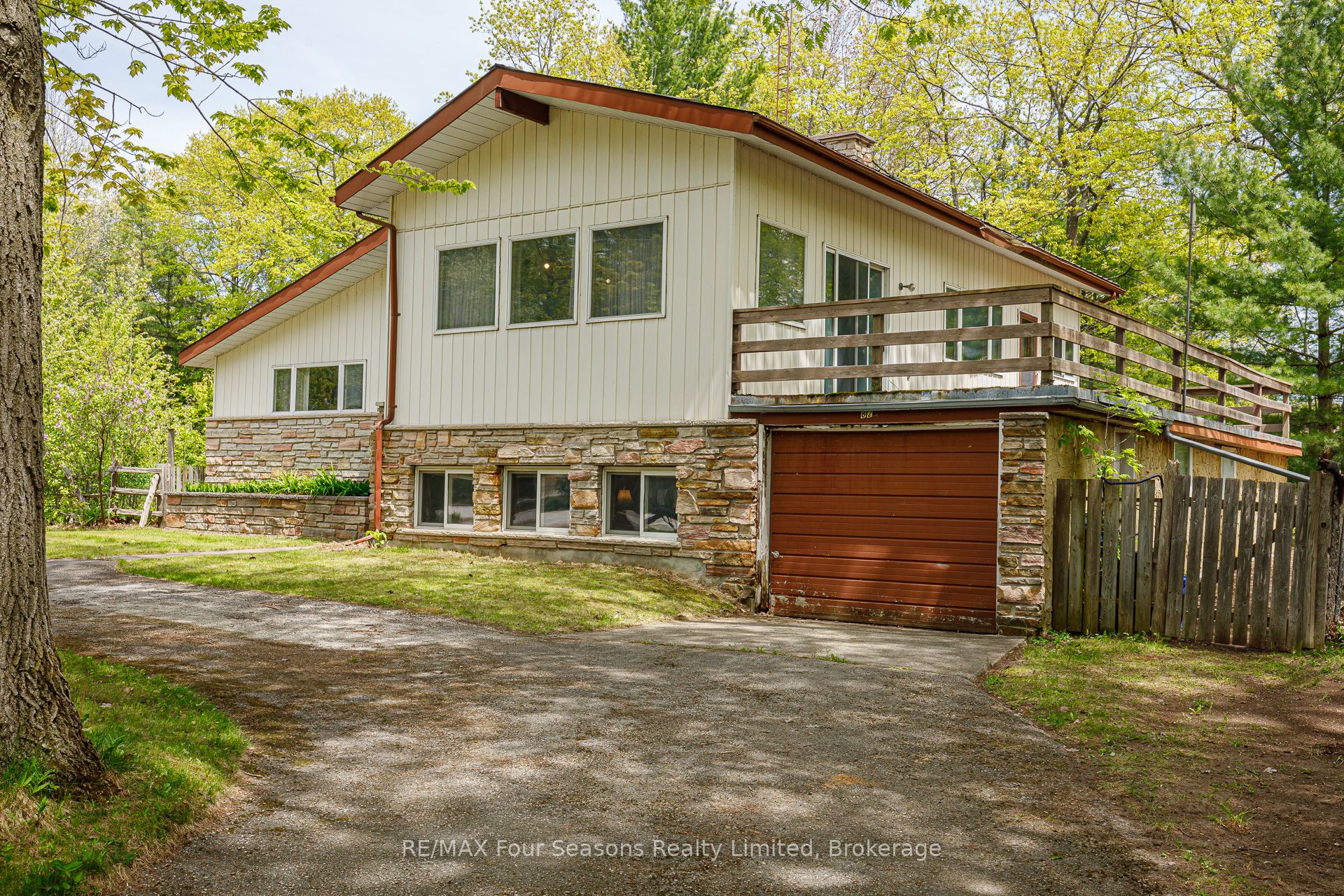 828 Oxbow Park Drive Property Photo 1