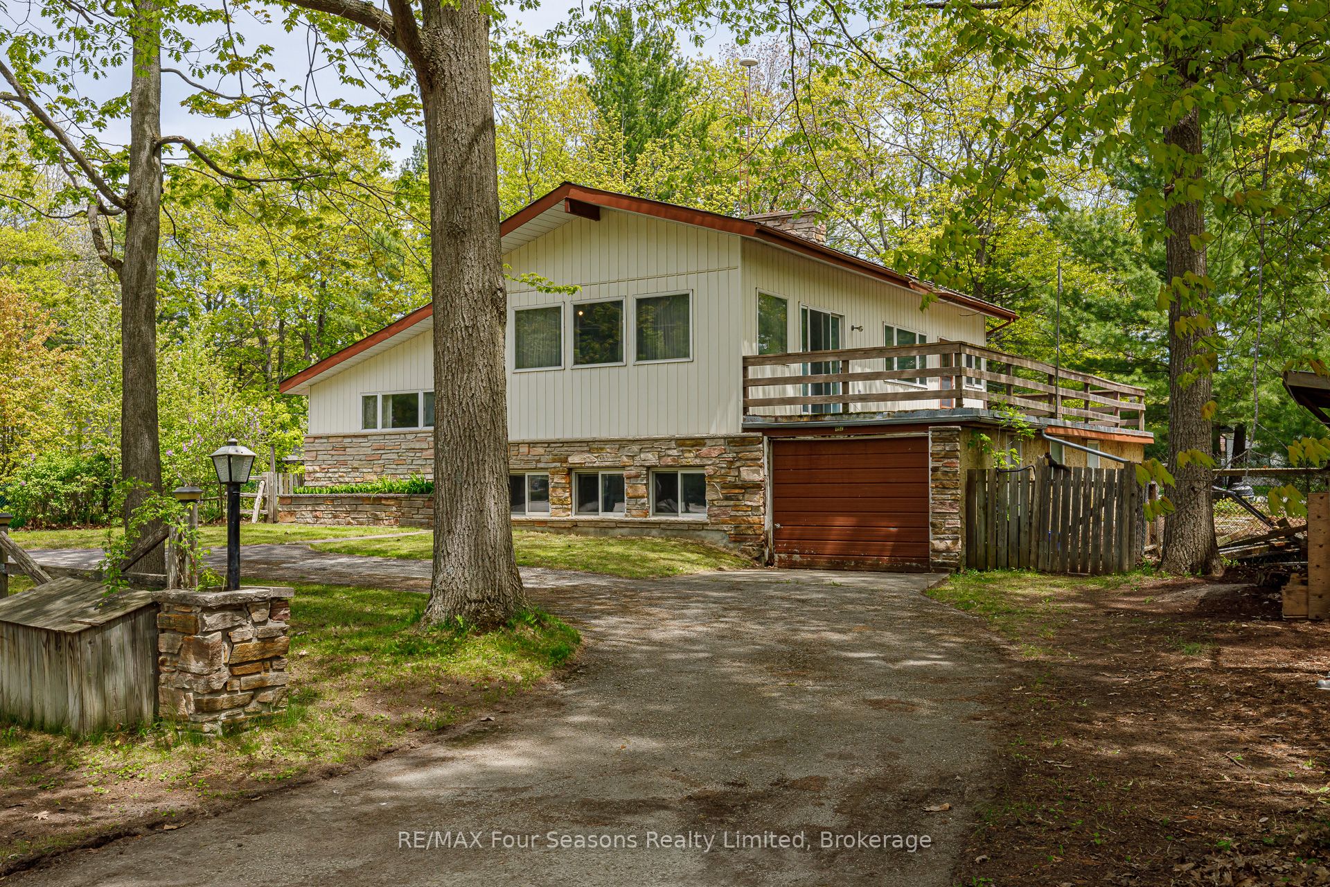 828 Oxbow Park Drive Property Photo 4
