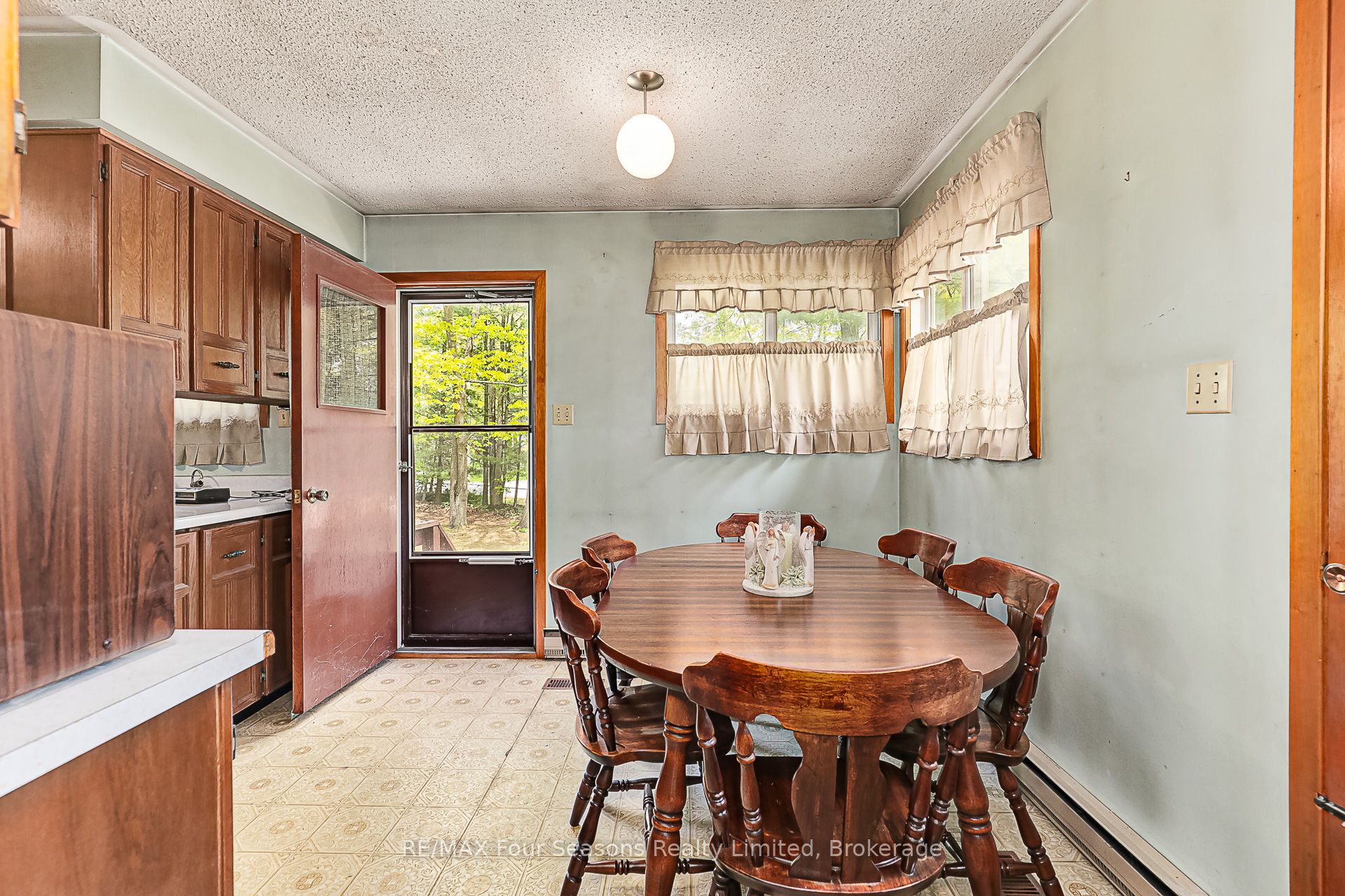 828 Oxbow Park Drive Property Photo 10