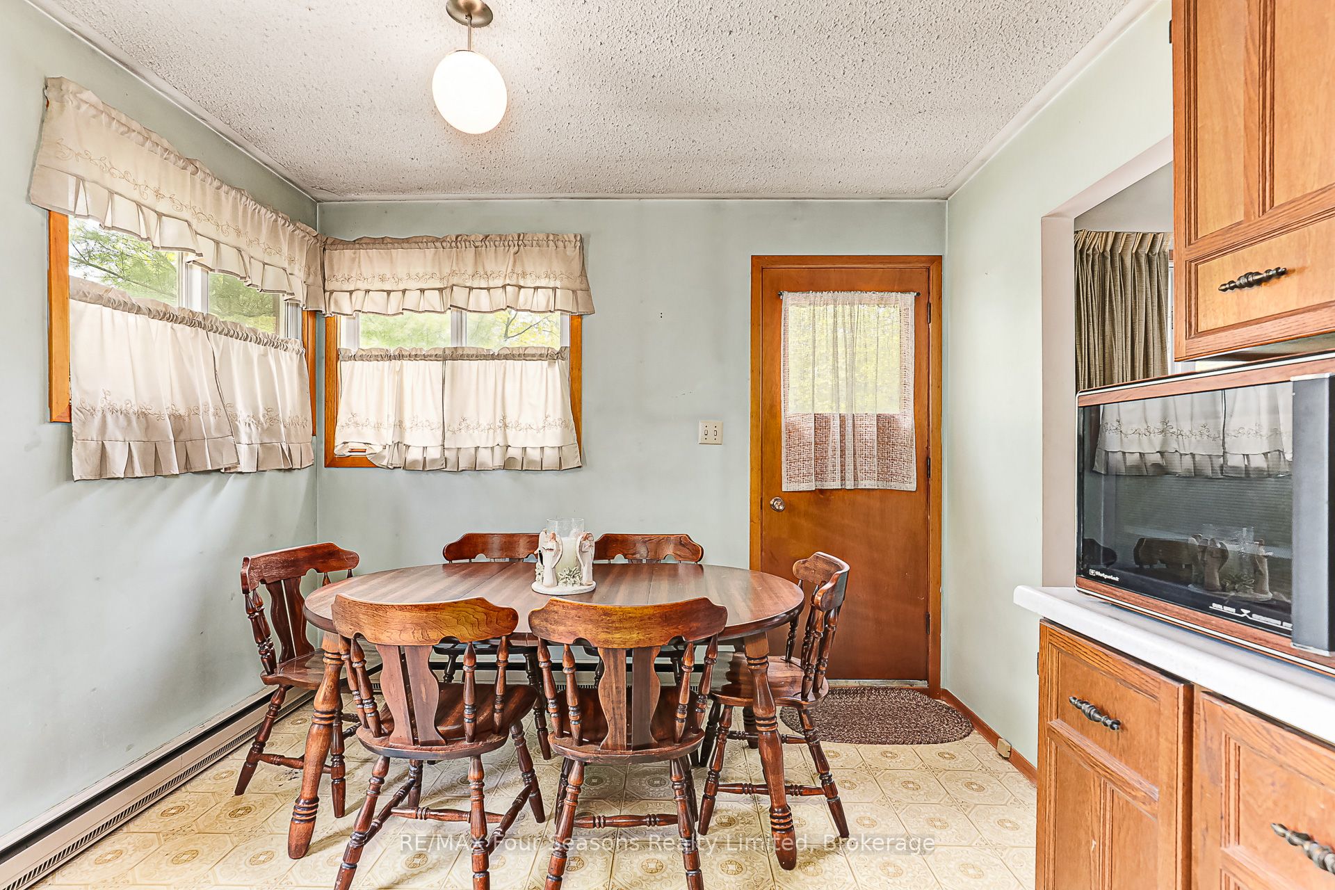 828 Oxbow Park Drive Property Photo 11