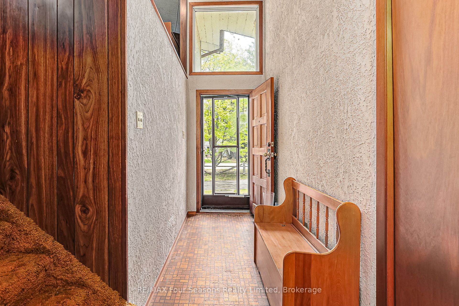 828 Oxbow Park Drive Property Photo 12