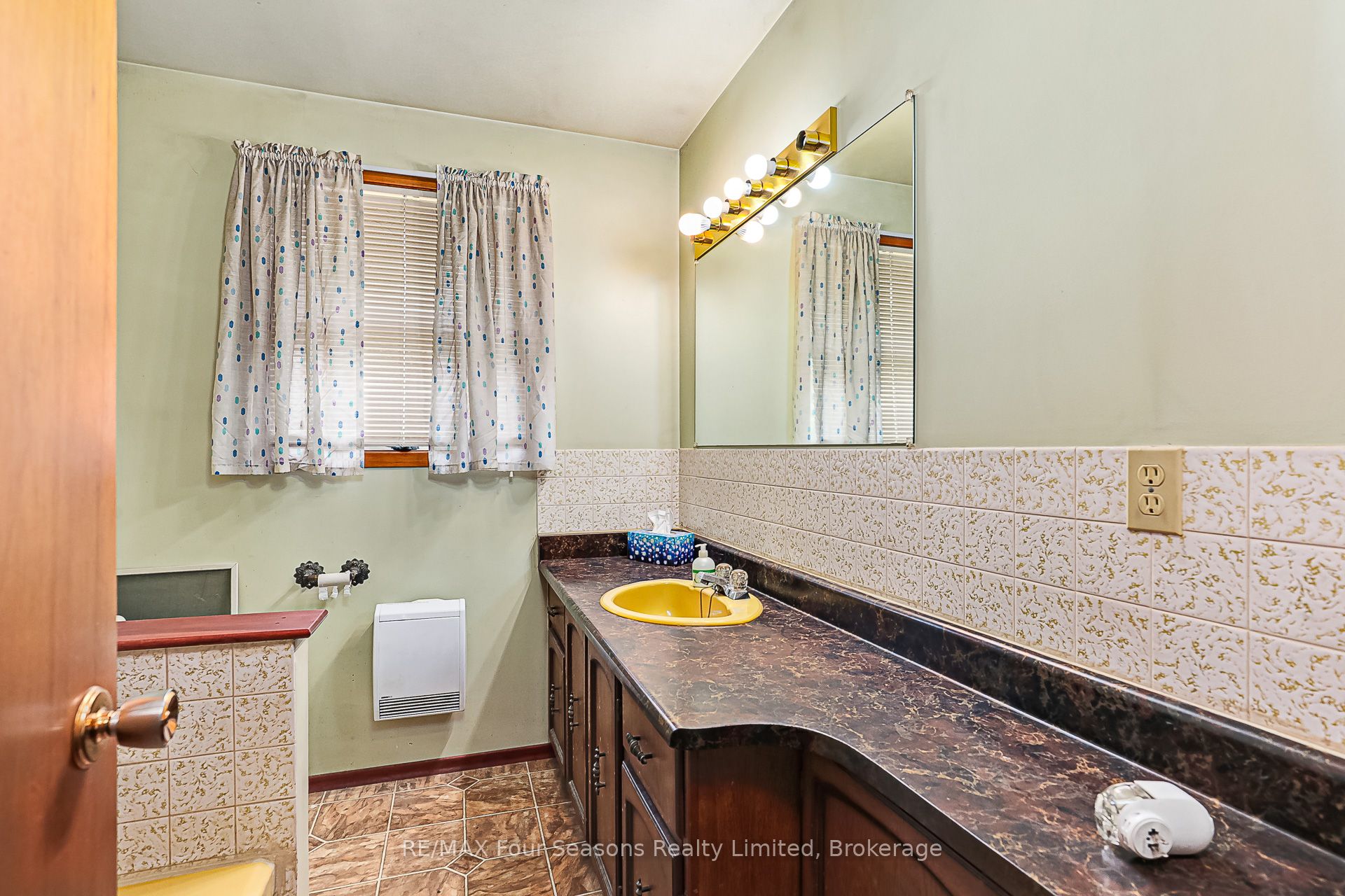 828 Oxbow Park Drive Property Photo 15