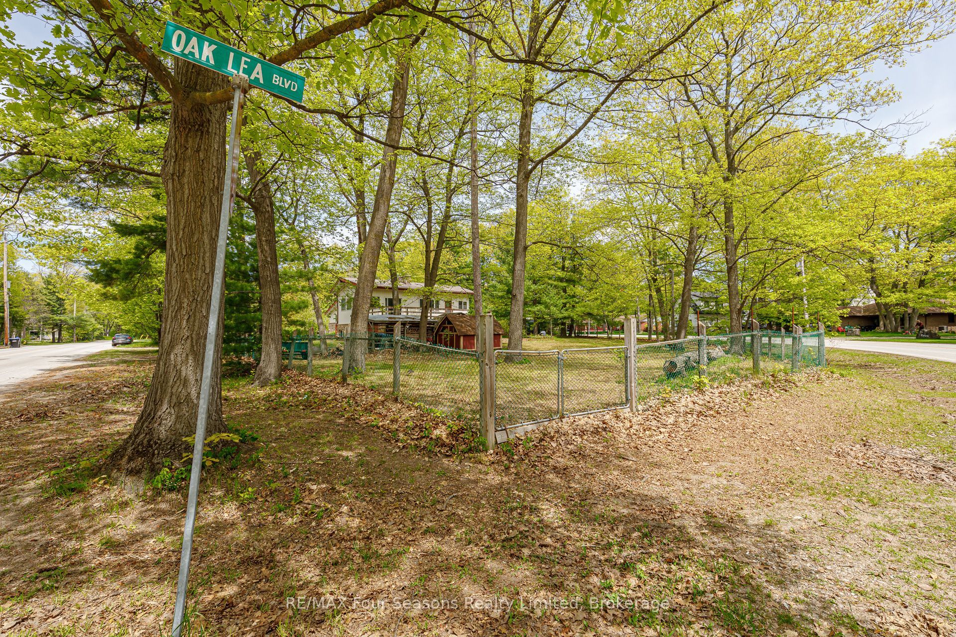 828 Oxbow Park Drive Property Photo 17